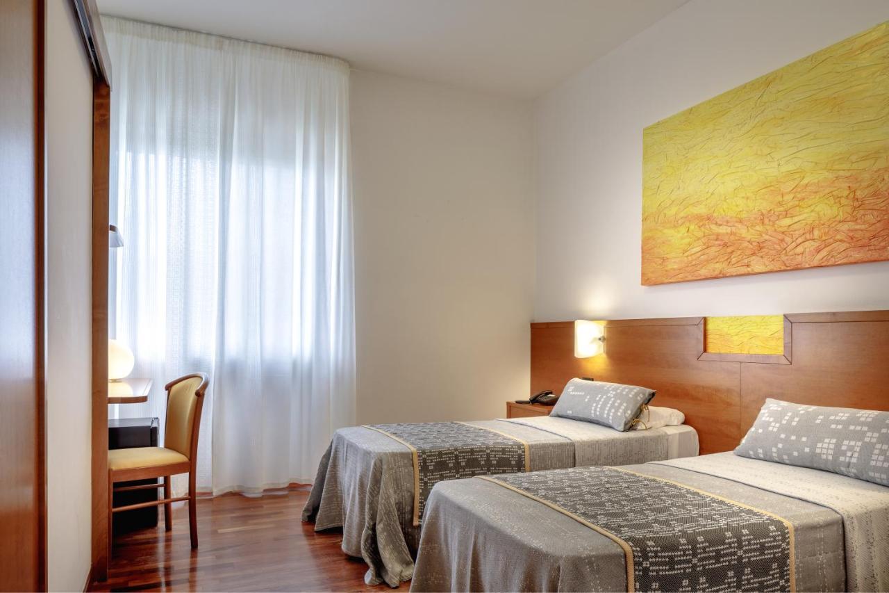 Euro Hotel Нуоро Екстериор снимка