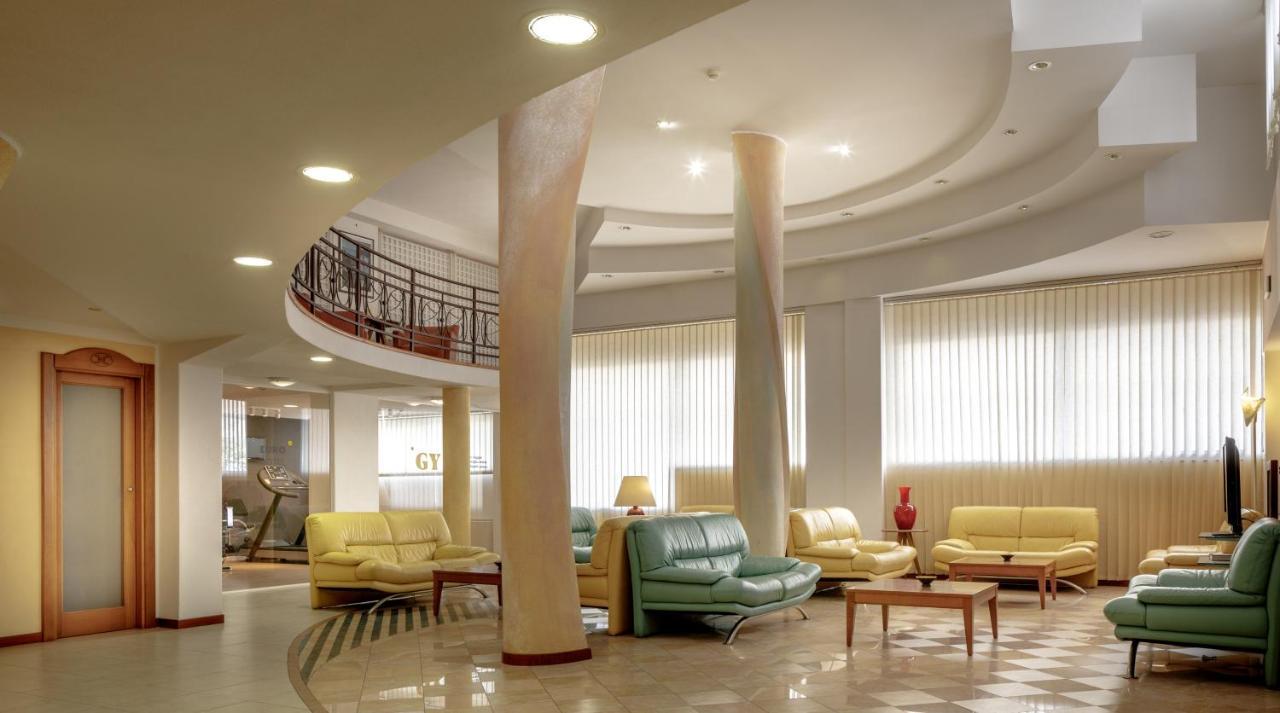 Euro Hotel Нуоро Екстериор снимка