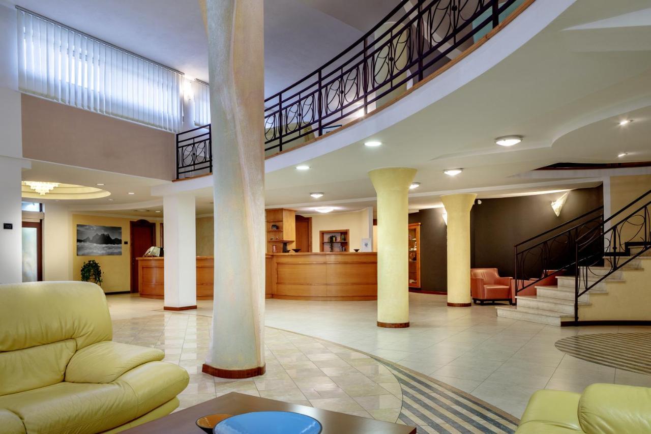 Euro Hotel Нуоро Екстериор снимка